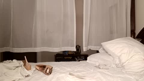 Snapshot of pinkpillbambi chatting on 11/08/25, 02:34 pinkpillbambi online show from 11/08/25, 02:34