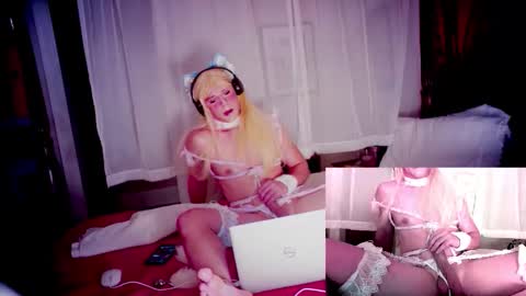 Snapshot of pinkpillbambi chatting on 01/09/26, 04:15 pinkpillbambi online show from 01/09/26, 04:15