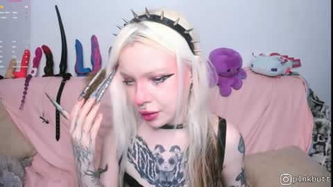 Snapshot of pinkslobber chatting on 05/30/26, 04:09 Helen Goat online show from 05/30/26, 04:09