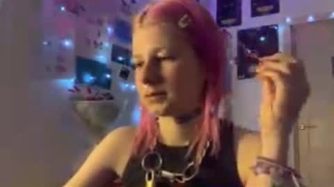 Snapshot of pinkvampire chatting on 09/18/25, 05:37 Sara online show from 09/18/25, 05:37