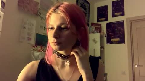 Snapshot of pinkvampire chatting on 09/21/25, 06:09 Sara online show from 09/21/25, 06:09