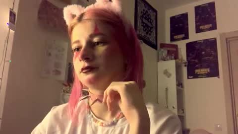 Snapshot of pinkvampire chatting on 09/22/25, 06:54 Sara online show from 09/22/25, 06:54