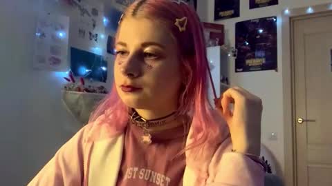 Snapshot of pinkvampire chatting on 09/23/25, 06:11 Sara online show from 09/23/25, 06:11