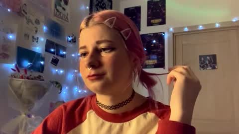 Snapshot of pinkvampire chatting on 09/29/25, 08:46 Sara online show from 09/29/25, 08:46