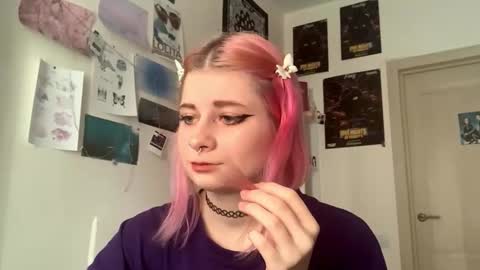 Snapshot of pinkvampire chatting on 10/03/25, 10:12 Sara online show from 10/03/25, 10:12