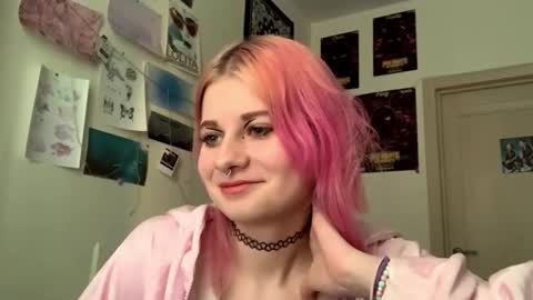 Snapshot of pinkvampire chatting on 10/04/25, 01:53 Sara online show from 10/04/25, 01:53