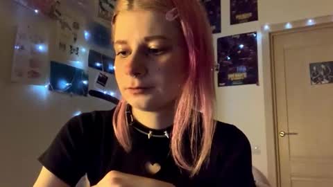 Snapshot of pinkvampire chatting on 10/05/25, 06:17 Sara online show from 10/05/25, 06:17