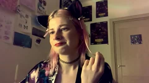 Snapshot of pinkvampire chatting on 10/07/25, 08:50 Sara online show from 10/07/25, 08:50