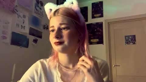 Snapshot of pinkvampire chatting on 10/08/25, 08:28 Sara online show from 10/08/25, 08:28