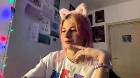 Snapshot of pinkvampire chatting on 10/10/25, 09:25 Sara online show from 10/10/25, 09:25