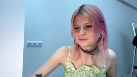 Snapshot of pinkvampire chatting on 10/15/25, 10:32 Sara online show from 10/15/25, 10:32