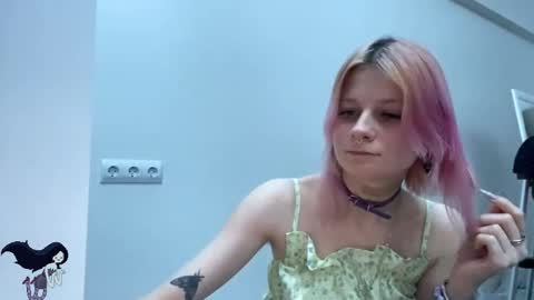 Snapshot of pinkvampire chatting on 10/23/25, 09:24 Sara online show from 10/23/25, 09:24