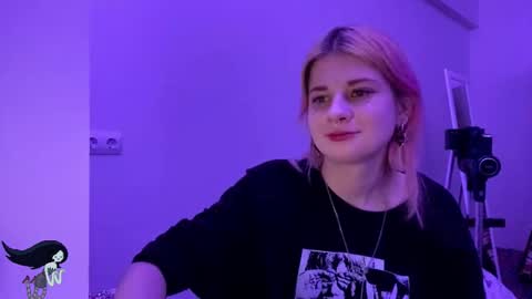 Snapshot of pinkvampire chatting on 10/27/25, 10:03 Sara online show from 10/27/25, 10:03