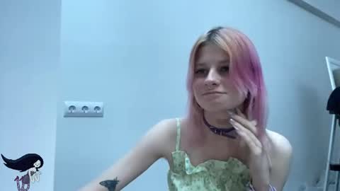 Snapshot of pinkvampire chatting on 10/28/25, 08:55 Sara online show from 10/28/25, 08:55