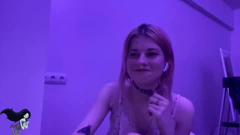 Snapshot of pinkvampire chatting on 10/29/25, 09:27 Sara online show from 10/29/25, 09:27