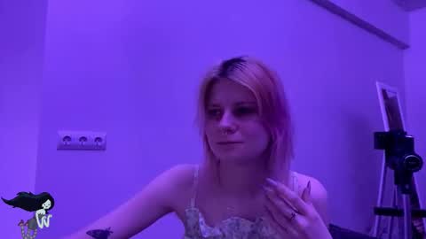 Snapshot of pinkvampire chatting on 10/30/25, 10:10 Sara online show from 10/30/25, 10:10