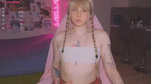 pinkvenom_ online show from 12/04/25, 04:38