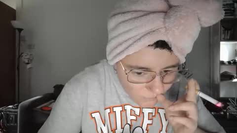 Snapshot of pinkwife97 chatting on 09/13/25, 01:00 pinkwife97 online show from 09/13/25, 01:00