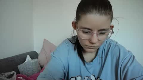 Snapshot of pinkwife97 chatting on 03/19/26, 12:09 pinkwife97 online show from 03/19/26, 12:09