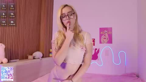 Snapshot of pinky__binky chatting on 09/30/25, 02:38 Pinky online show from 09/30/25, 02:38