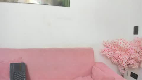 Snapshot of pinky_f00x chatting on 07/08/26, 09:30 pinky_f00x online show from 07/08/26, 09:30