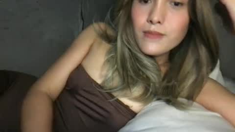 Snapshot of pinky_skylar chatting on 07/11/26, 03:20 taylor-dont forget to follow and give thumps up online show from 07/11/26, 03:20