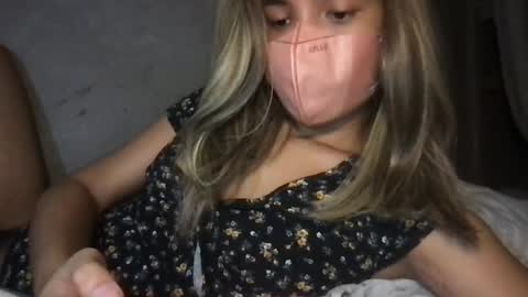 Snapshot of pinky_skylar chatting on 08/08/26, 10:28 taylor-dont forget to follow and give thumps up online show from 08/08/26, 10:28