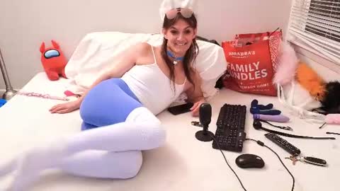 Snapshot of pinkylovefox chatting on 07/16/26, 04:40 pinkylovefox online show from 07/16/26, 04:40