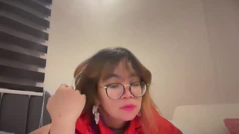 Snapshot of pinkyrosexx chatting on 06/11/26, 08:01 Rose online show from 06/11/26, 08:01