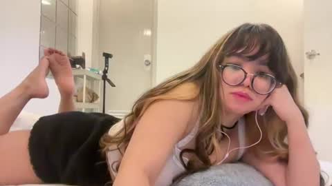 Snapshot of pinkyrosexx chatting on 07/23/26, 09:57 Rose online show from 07/23/26, 09:57