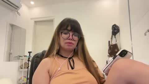 Snapshot of pinkyrosexx chatting on 07/25/26, 10:29 Rose online show from 07/25/26, 10:29
