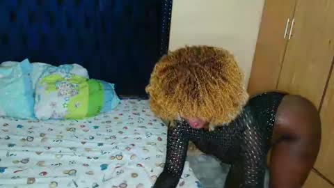 Snapshot of pinkysmiles chatting on 12/04/24, 01:47 Pinky online show from 12/04/24, 01:47