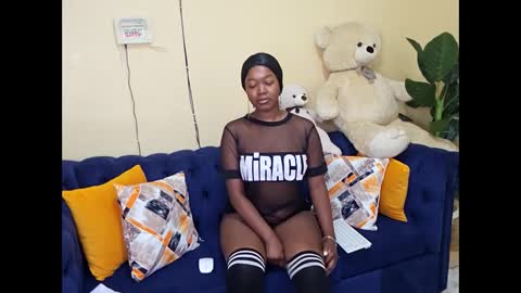 Snapshot of pinkysmiles chatting on 12/12/24, 01:06 Pinky online show from 12/12/24, 01:06