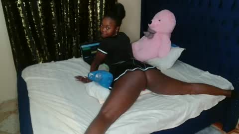 Snapshot of pinkysmiles chatting on 03/08/25, 12:55 Pinky online show from 03/08/25, 12:55