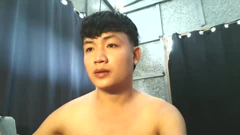 Snapshot of pinoy_petitehugecock chatting on 10/19/25, 04:57 alex online show from 10/19/25, 04:57