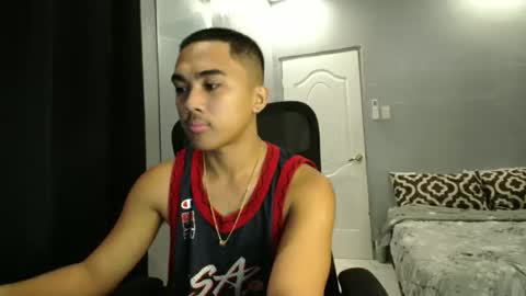 Snapshot of pinoyadriannexxx chatting on 09/28/25, 10:26 Adrianne online show from 09/28/25, 10:26