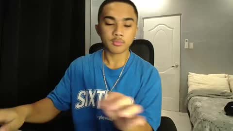 Snapshot of pinoyadriannexxx chatting on 10/01/25, 02:17 Adrianne online show from 10/01/25, 02:17