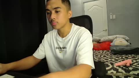 Snapshot of pinoyadriannexxx chatting on 10/04/25, 01:25 Adrianne online show from 10/04/25, 01:25