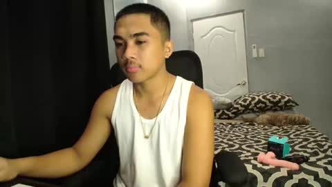 Snapshot of pinoyadriannexxx chatting on 10/04/25, 11:58 Adrianne online show from 10/04/25, 11:58