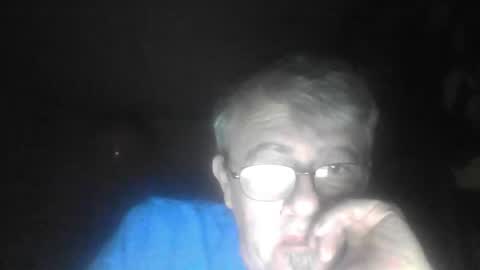 Snapshot of pipi2704 chatting on 12/13/24, 01:48 pipi2704 online show from 12/13/24, 01:48