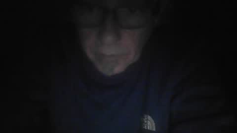 Snapshot of pipi2704 chatting on 12/17/24, 02:55 pipi2704 online show from 12/17/24, 02:55