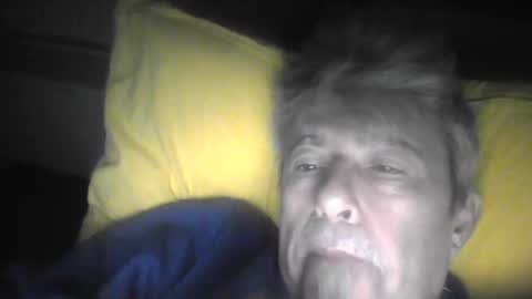 Snapshot of pipi2704 chatting on 12/25/24, 01:31 pipi2704 online show from 12/25/24, 01:31