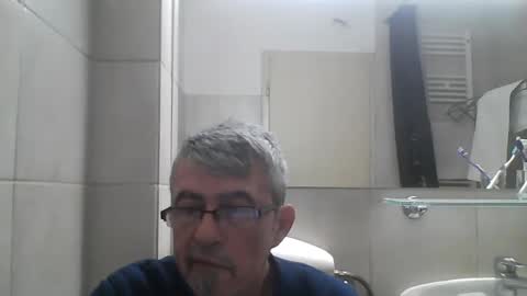 Snapshot of pipi2704 chatting on 01/01/25, 04:50 pipi2704 online show from 01/01/25, 04:50