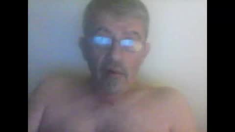 Snapshot of pipi2704 chatting on 01/10/25, 07:00 pipi2704 online show from 01/10/25, 07:00