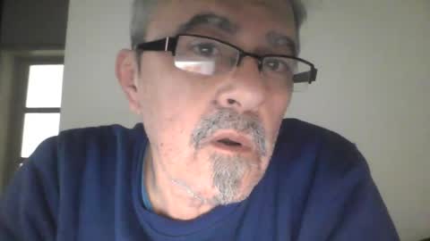 Snapshot of pipi2704 chatting on 01/12/25, 12:01 pipi2704 online show from 01/12/25, 12:01