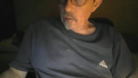 Snapshot of pipi2704 chatting on 01/18/25, 04:53 pipi2704 online show from 01/18/25, 04:53