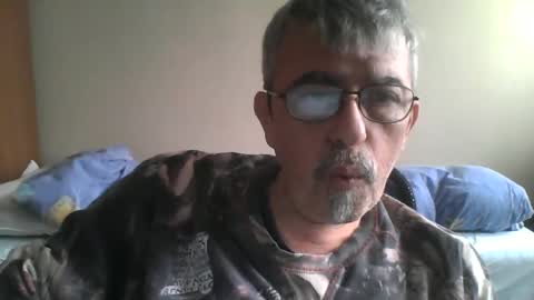 Snapshot of pipi2704 chatting on 01/19/25, 11:23 pipi2704 online show from 01/19/25, 11:23