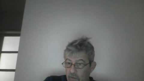 Snapshot of pipi2704 chatting on 01/26/25, 08:25 pipi2704 online show from 01/26/25, 08:25