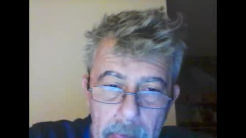 Snapshot of pipi2704 chatting on 02/08/25, 05:29 pipi2704 online show from 02/08/25, 05:29