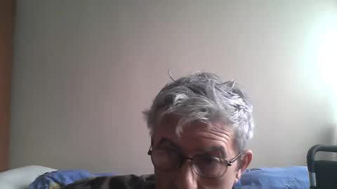Snapshot of pipi2704 chatting on 02/15/25, 12:01 pipi2704 online show from 02/15/25, 12:01